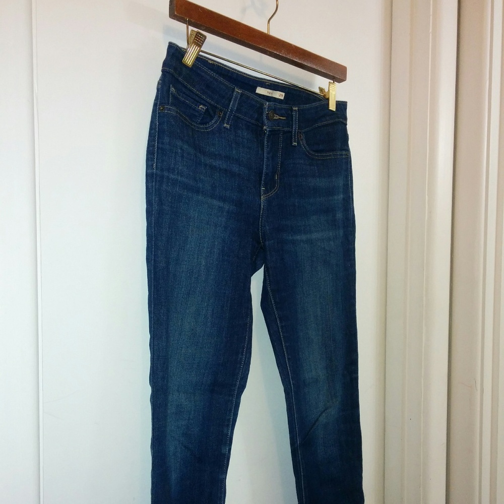 Levi's Slim Fit 29R Dark Wash Jean